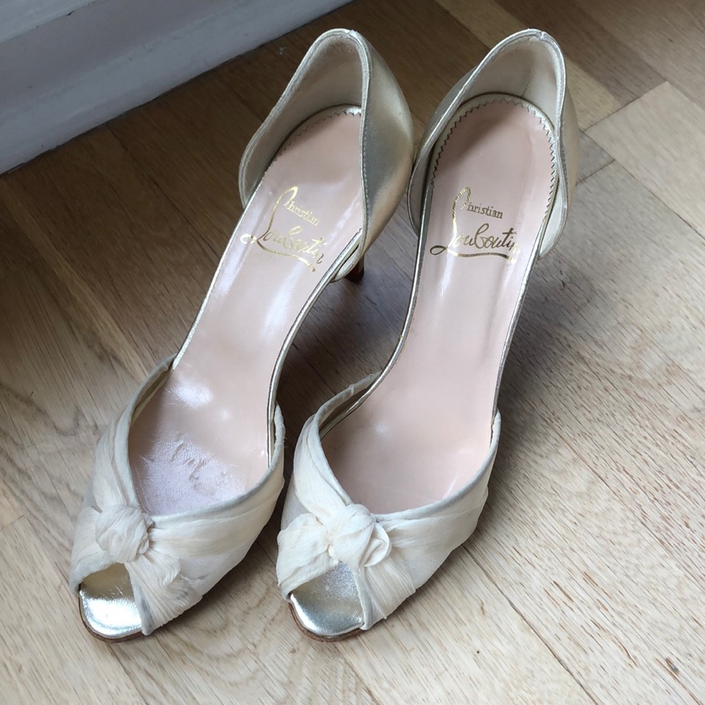 Louboutin silk know peep toe 38 pumps